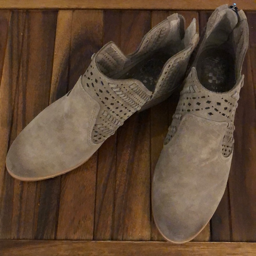 Vince Camuto Ankle booties